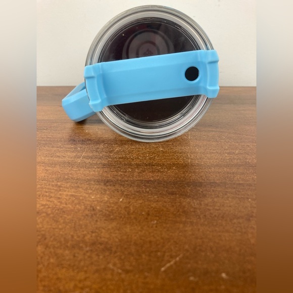 Stanley The Quencher H2.0 Flowstate Tumbler 40 oz - POOL Blue Silver Pre Owned - Picture 6 of 6